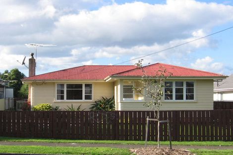 Photo of property in 42 Churchill Avenue, Manurewa, Auckland, 2102
