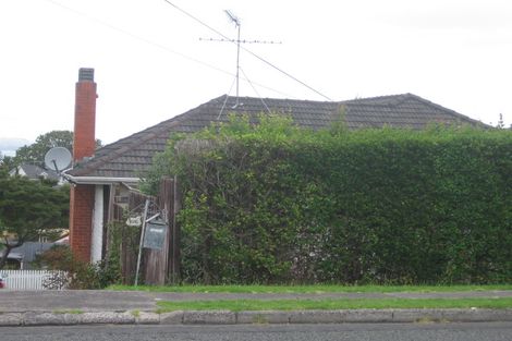 Photo of property in 106 Ocean View Road, Northcote, Auckland, 0627