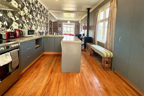 Photo of property in 14 Moana Street, Kaka Point, 9271