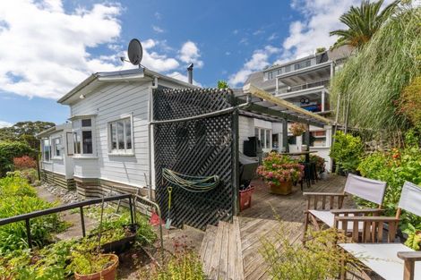 Photo of property in 14 Broadway, Picton, 7220