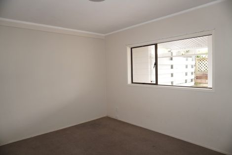 Photo of property in 2/27 Knightsbridge Drive, Forrest Hill, Auckland, 0620
