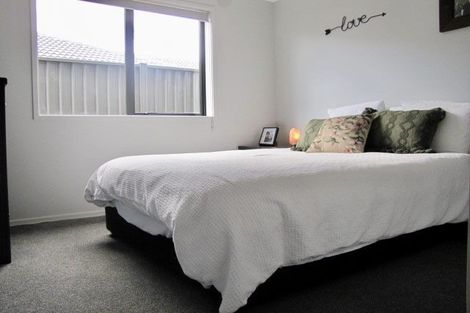 Photo of property in 16 Bridle Way, Omokoroa, 3114