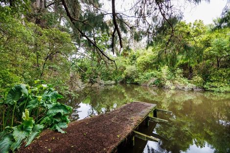 Photo of property in 140 Aokautere Drive, Fitzherbert, Palmerston North, 4410