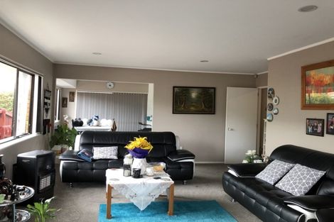 Photo of property in 1/81 Aviemore Drive, Highland Park, Auckland, 2010