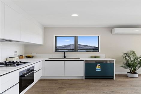 Photo of property in 20 Gilbransen Road, Kumeu, 0810