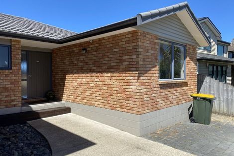 Photo of property in 65 Rising Parade, Fairview Heights, Auckland, 0632