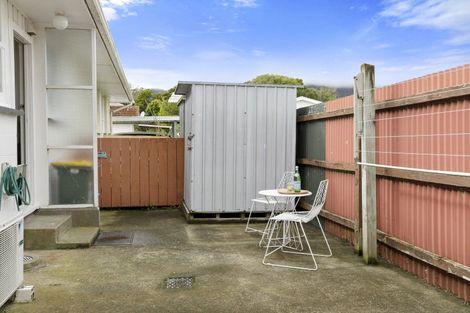 Photo of property in 1a Saulbrey Grove, Woburn, Lower Hutt, 5010