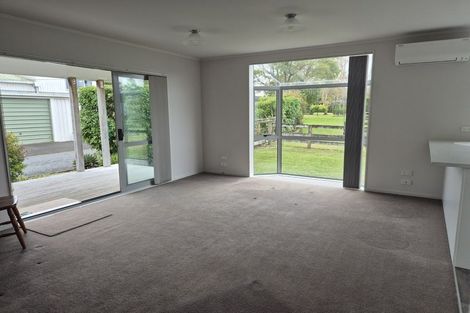 Photo of property in 18 Koraha Road, Kumeu, 0892