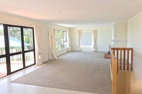Photo of property in 106a Stanley Point Road, Stanley Point, Auckland, 0624