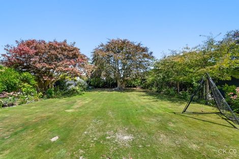 Photo of property in 16 Hinau Street, Woburn, Lower Hutt, 5010