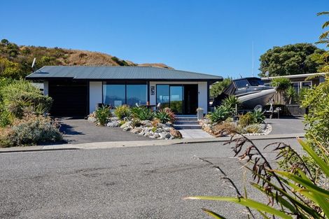 Photo of property in 4 Moa Road, South Bay, Kaikoura, 7300
