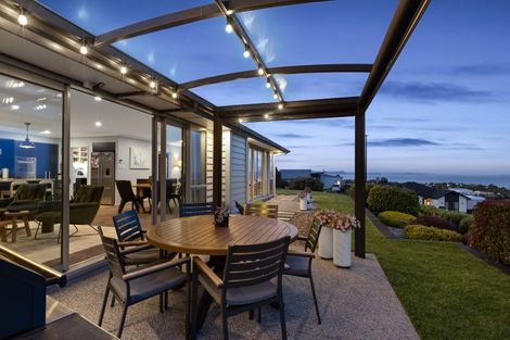 Photo of property in 8 Woodridge Drive, Stanmore Bay, Whangaparaoa, 0932