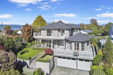 Photo of property in 2 Rika Place, Kawaha Point, Rotorua, 3010