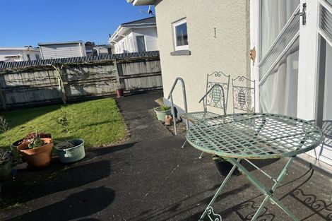 Photo of property in 75 Dixon Avenue, Hawera, 4610