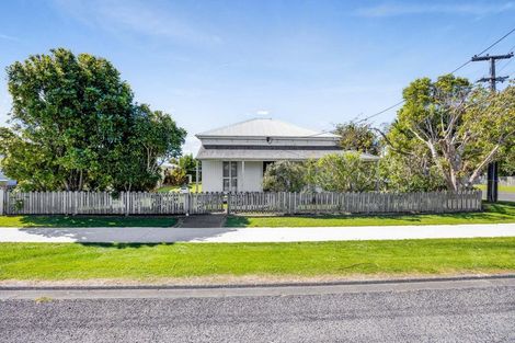 Photo of property in 12 Gloag Street, Waverley, 4510