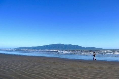 Photo of property in 6 Hohiria Street, Waikanae Beach, Waikanae, 5036