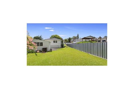 Photo of property in 121 Vodanovich Road, Te Atatu South, Auckland, 0610