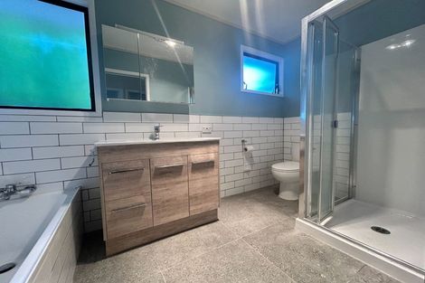 Photo of property in 17 Tomintoul Place, Highland Park, Auckland, 2010