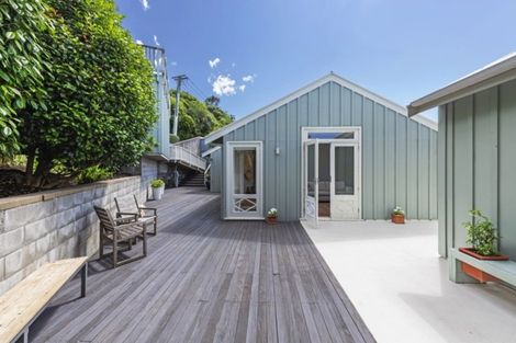 Photo of property in 63 Pretoria Road, Karaka Bays, Wellington, 6022