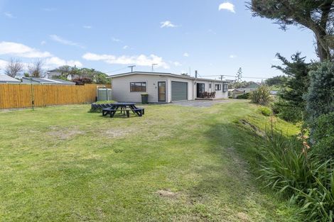 Photo of property in 28 Dewe Terrace, Foxton Beach, Foxton, 4815