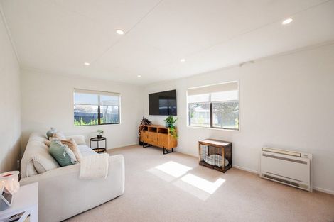 Photo of property in 35 Acacia Street, Kelvin Grove, Palmerston North, 4414