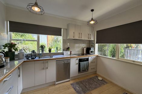 Photo of property in 7 Maori Hut Road, Red Beach, 0932