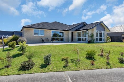 Photo of property in 4 Lanyard Place, One Tree Point, 0118