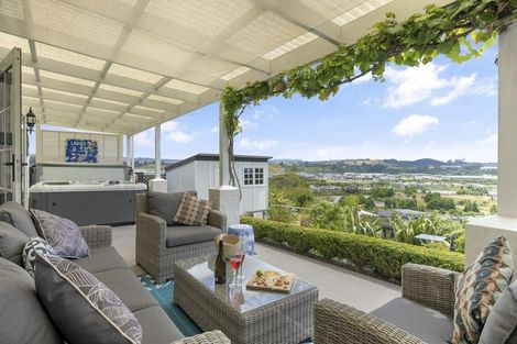 Photo of property in 21 Broadwater Close, Pyes Pa, Tauranga, 3112