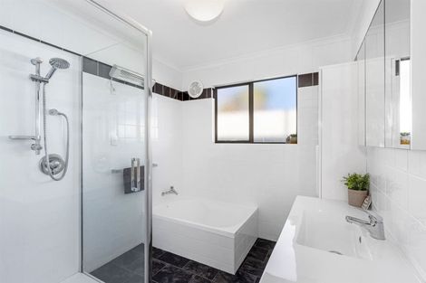 Photo of property in 1 Ensors Place, Waikuku Beach, 7402