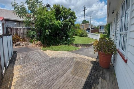 Photo of property in 129 Mcleod Road, Te Atatu South, Auckland, 0610