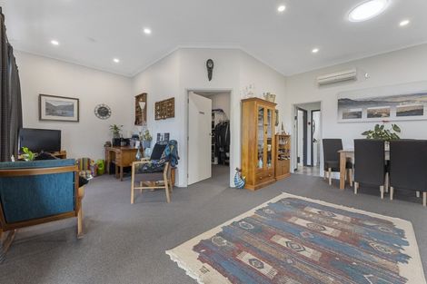 Photo of property in 373 Broadway, Stratford, 4332