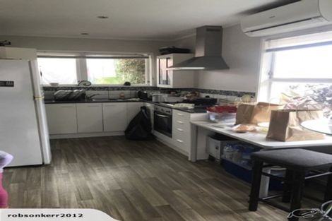 Photo of property in 17 Blanes Road, Weymouth, Auckland, 2103