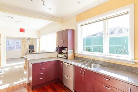 Photo of property in 27 Guthrie Street, Waterloo, Lower Hutt, 5011
