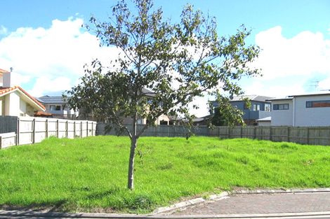 Photo of property in 16 Longbush Road, Te Atatu Peninsula, Auckland, 0610