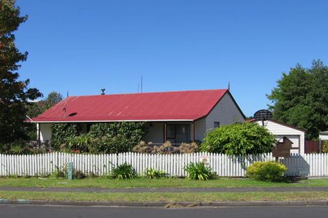 Photo of property in 2 Eagleson Street, Northcross, Auckland, 0632