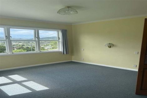 Photo of property in 10 Olivia Crescent, Tawa, Wellington, 5028