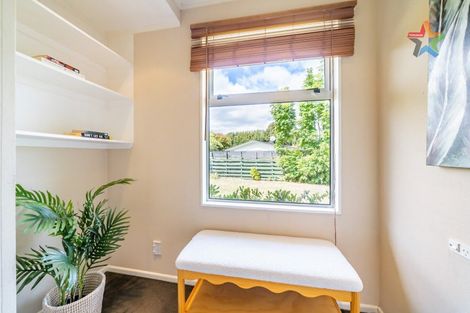 Photo of property in 25 Larchmont Grove, Totara Park, Upper Hutt, 5018