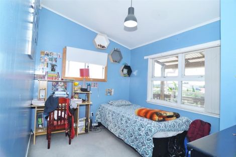 Photo of property in 2a Bamboo Grove, Kelston, Auckland, 0602