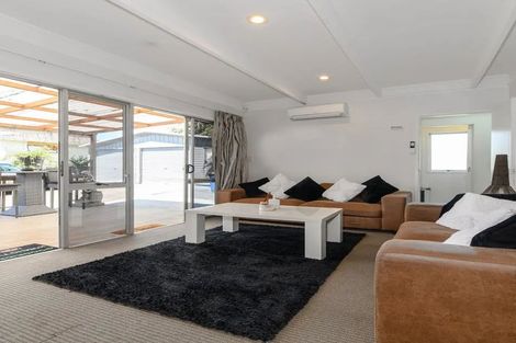 Photo of property in 2/24 Newington Road, Henderson, Auckland, 0612