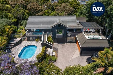 Photo of property in 8 Poaka Place, Beach Haven, Auckland, 0626