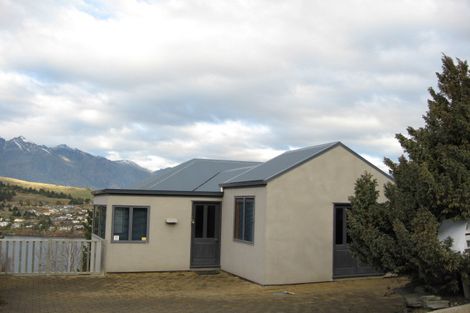 Photo of property in 7 Sunrise Lane, Queenstown, 9300