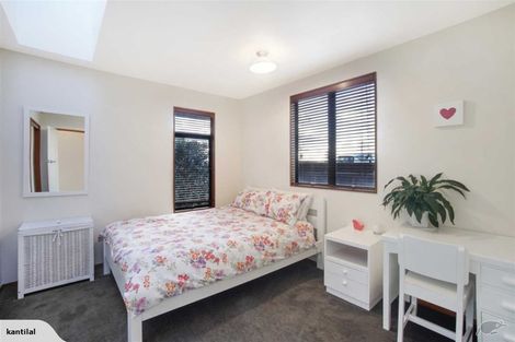 Photo of property in 65 Forrest Hill Road, Milford, Auckland, 0620