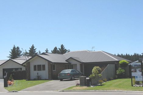 Photo of property in 8 Orewa Close, Parklands, Christchurch, 8083