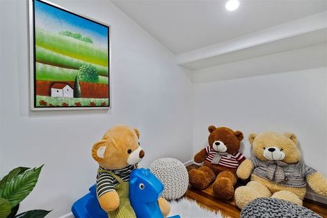 Photo of property in 32 Kirrie Avenue, Te Atatu South, Auckland, 0610