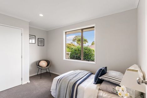 Photo of property in 5 Sunvista Avenue, Oteha, Auckland, 0632