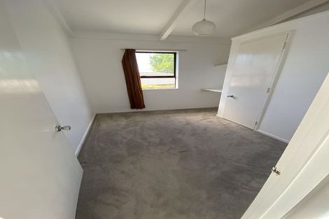 Photo of property in 2/13 Saddleback Rise, Murrays Bay, Auckland, 0630
