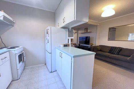 Photo of property in 7b Ladbrooke Drive, Newlands, Wellington, 6037