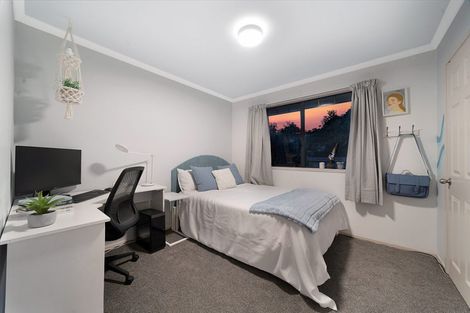 Photo of property in 32 Te Kauri Place, Helensville, 0800