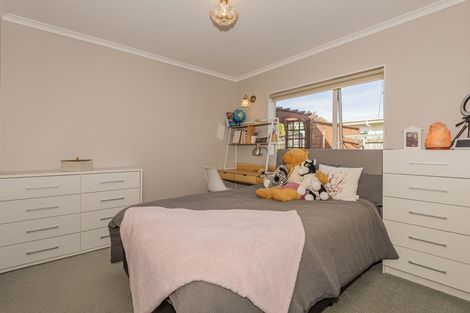 Photo of property in 16 Resolution Place, One Tree Point, 0118