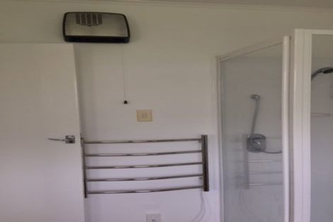 Photo of property in 68 Gladstone Road, Northcote, Auckland, 0627